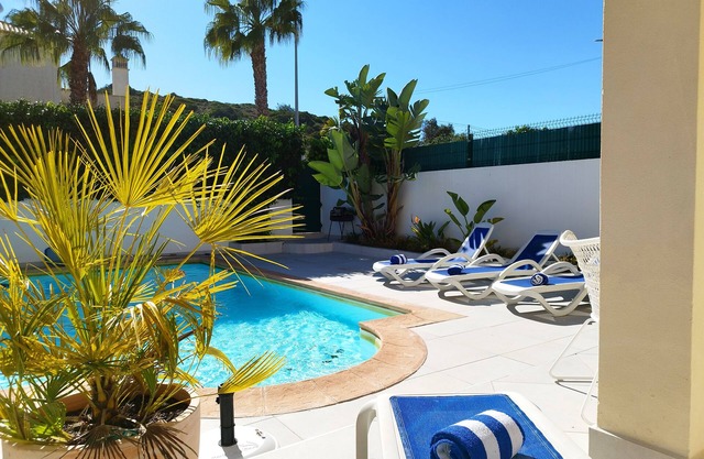 DomusIberica Casa Bonita - A/C, Wi Fi, private pool, a short walk to the beach!