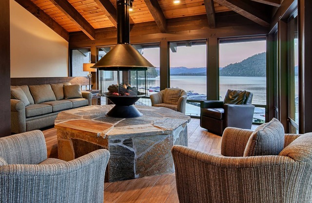 Donner Lake Village