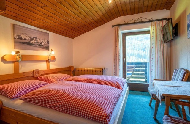 Doppelzimmer, Dusche, WC, Balkon 1 - Ferienhaus Mittereggalm