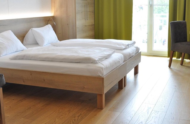 Doppelzimmer, Dusche, WC, Ost - Seehotel Herlinde