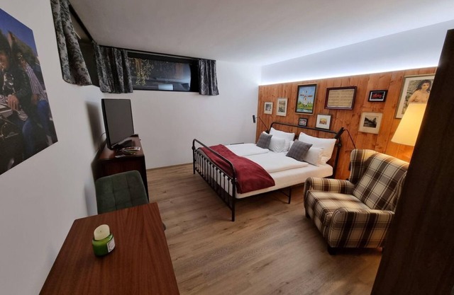 Doppelzimmer, Bad, WC, Straßenseitig - City Appartements Villach