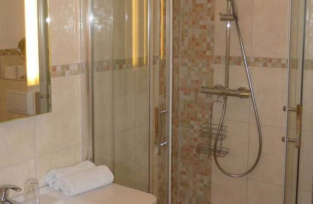 Doppelzimmer Du/wc, Frühst. - Zum Schlangenkönig