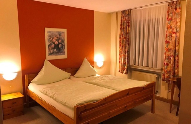 Doppelzimmer, Dusche Oder Bad, WC, 1 Schlafraum - Gasthaus-pension-metzgerei Maßem