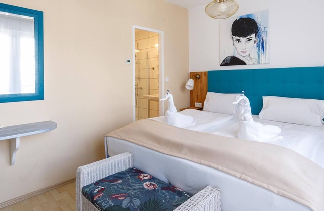Doppelzimmer mit Boxspringbett, Balkon - Pension Laubenhof