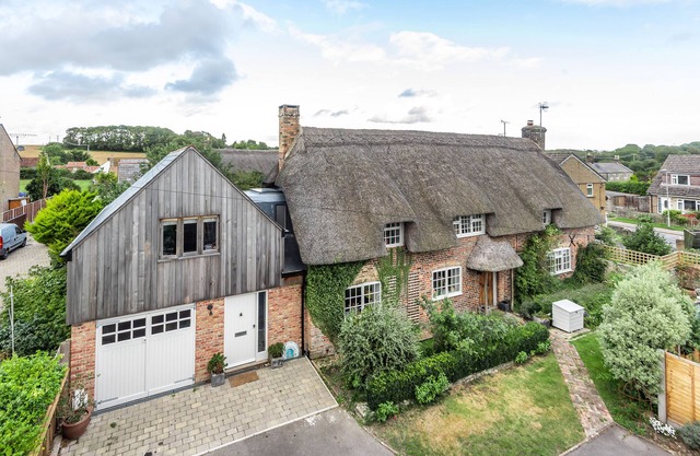 Dorset Thatched Village Hideaway close to Jurassic Coast