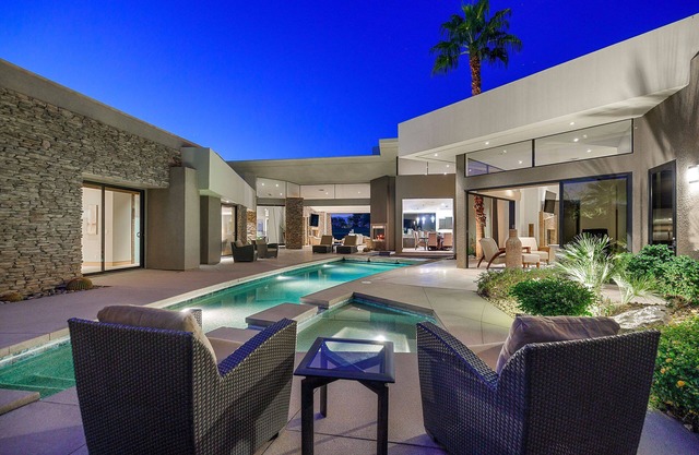 'Dos Lagos Estate' 5000' 6 bedroom w/2 pools!