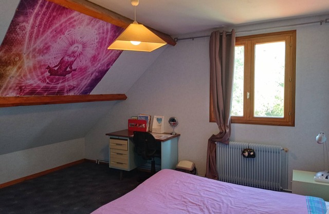 Double bed & single bed Tv Netflix & Amazon Video
