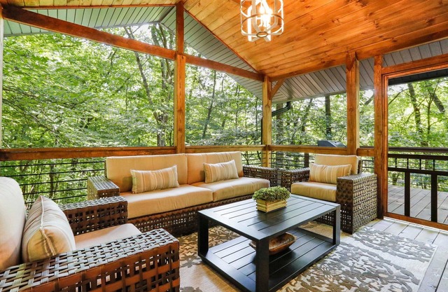 🌳Double Decker Screened Porches 🥾Hike to Brewery🌟4 BED 4 BATH❄️Private HotTub