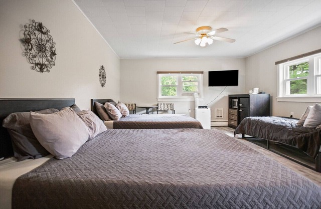 Double Queen + Twin | Motel Suite Near Wellsboro