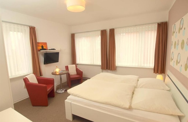 Double room, 1st floor, shower/WC, non-smoking - Pension Friedrich Voss