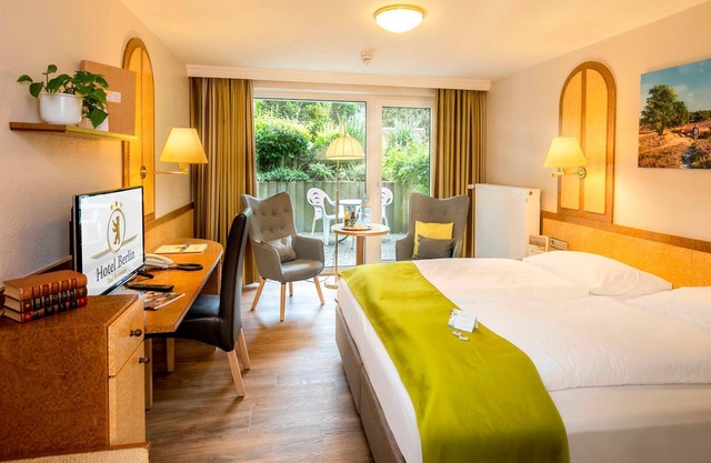 Double room in the basement, with terrace (south side) - Akzent Hotel Berlin