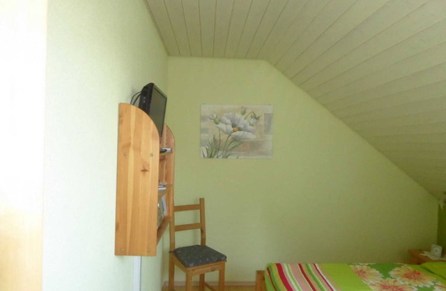 Double room No. 3, 14m², shared bathroom - Bea's Gästezimmer