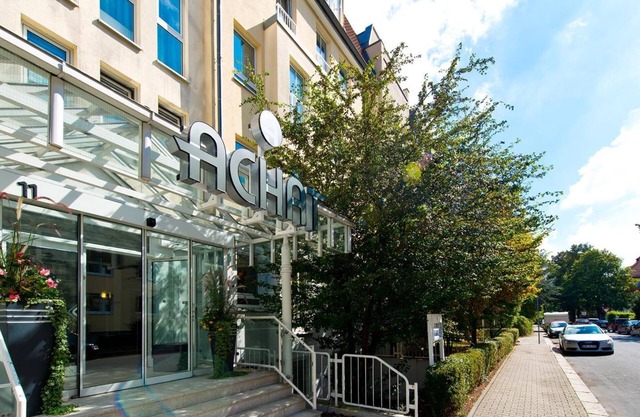 Double room, shower or bath, WC, - ACHAT Premium Dresden