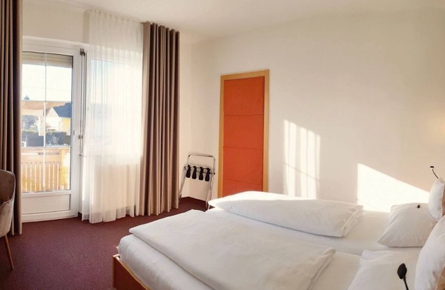 Double room sunny side with balcony | from 7 nights|breakfast - Hotel-Restaurant Teuschler