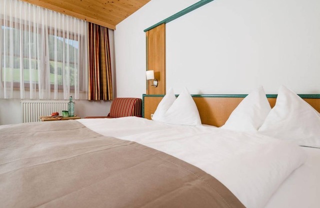 Double room with shower or bath, WC - Ferienhotel Langeck