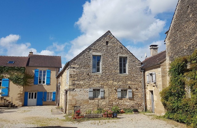 Double rural gîte with swimming pool