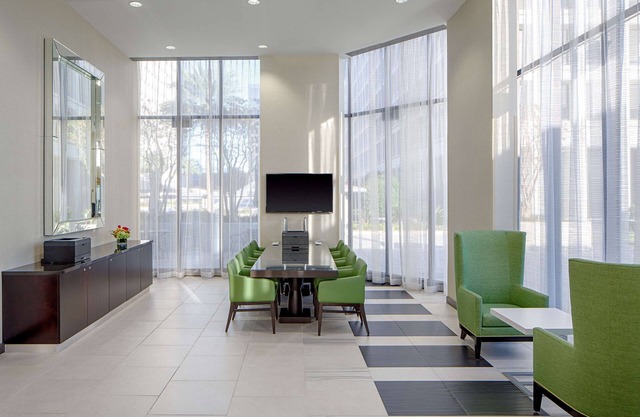 DoubleTree by Hilton Hotel Houston - Greenway Plaza