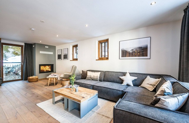 DOUKA - Upscale chalet with sauna and hot tub