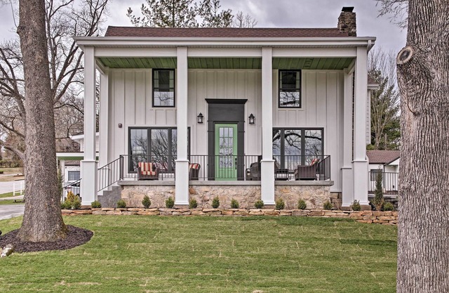 Downtown Branson Home w/Pool Near The Landing!