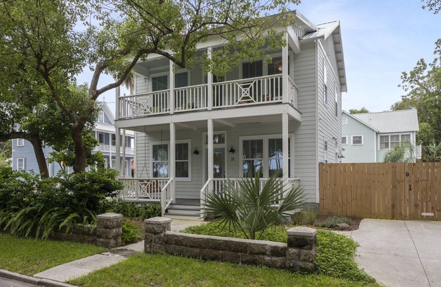 Downtown Charmer with Pool - Perfect for Couples or Small Families!