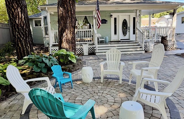 Downtown Coeur d’ Alene Charmer- 7 Blocks To Beach!