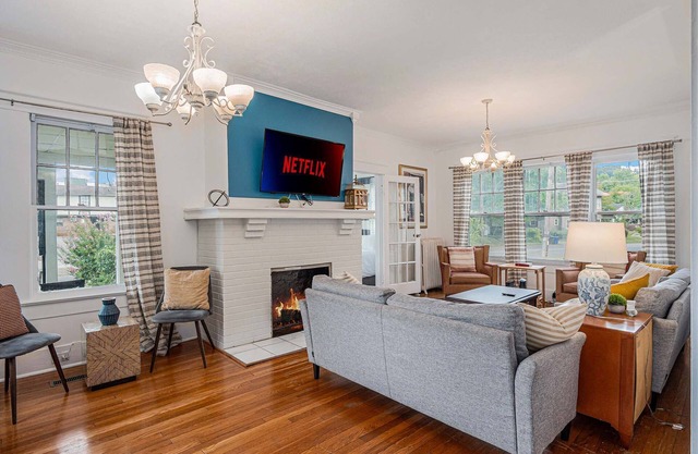 Downtown Comfort Hub | 5-Bedroom Retreat for Family & Friends