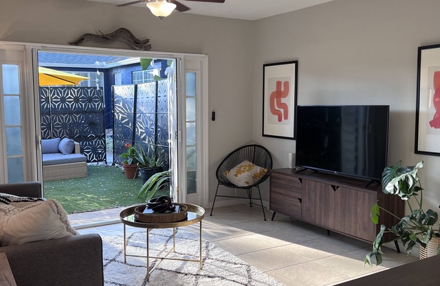 Downtown Cozy/Modern Studio