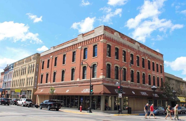 Downtown La Crosse 3-Bedroom Retreat