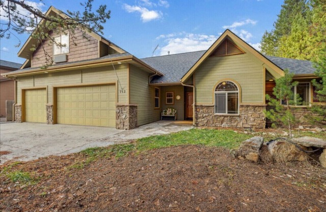 Downtown Location w/Hot Tub and Fenced Yard
