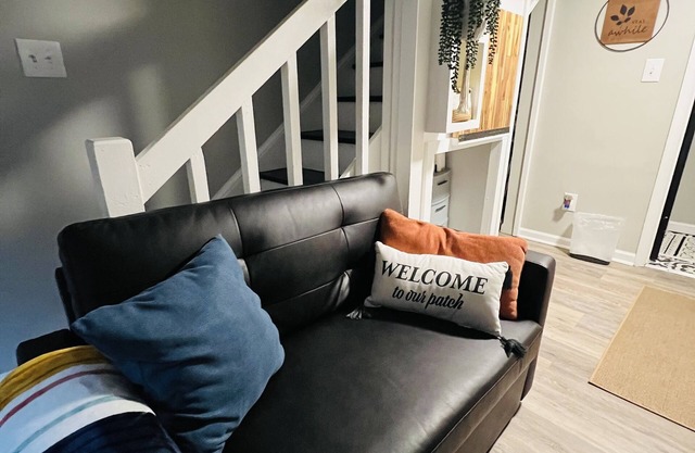 Downtown loft apt—mins from NCSU & Pullen Park!