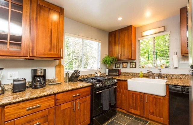Downtown Mill Valley 3 bedroom flat