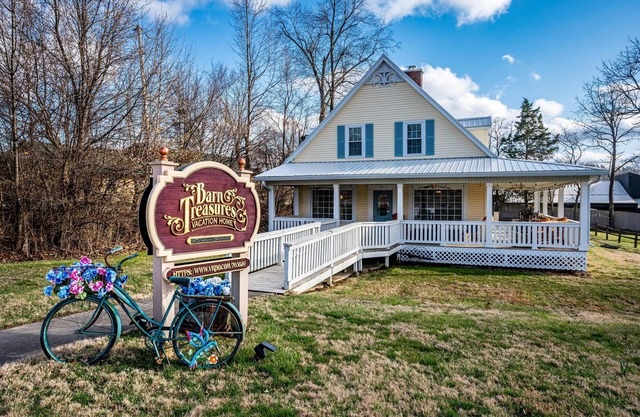 Downtown Nashville, IN - 5 Bedroom home