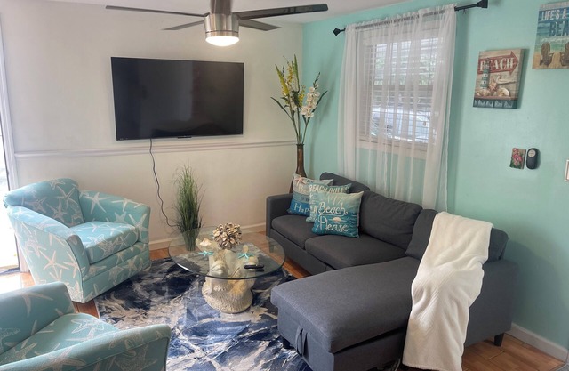 Downtown Oasis: 2 BR Near Beach