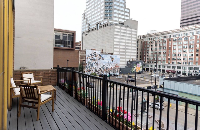 Downtown Panoramic Penthouse walking distance to OTR