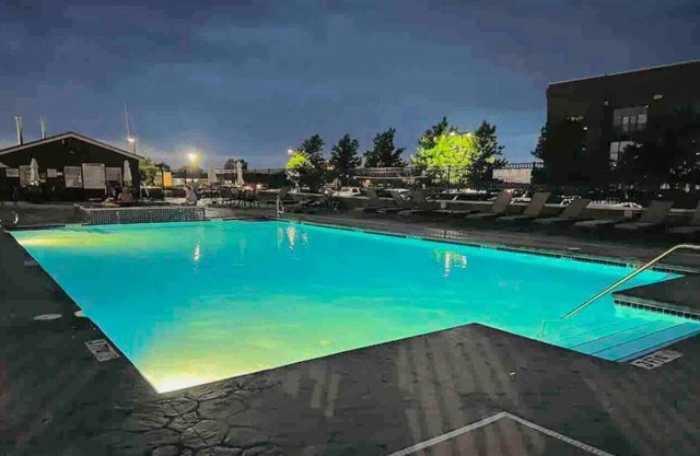 Downtown Sleeps 8 Pool Hot Tub Cedar Point Sports Force Kalahari!