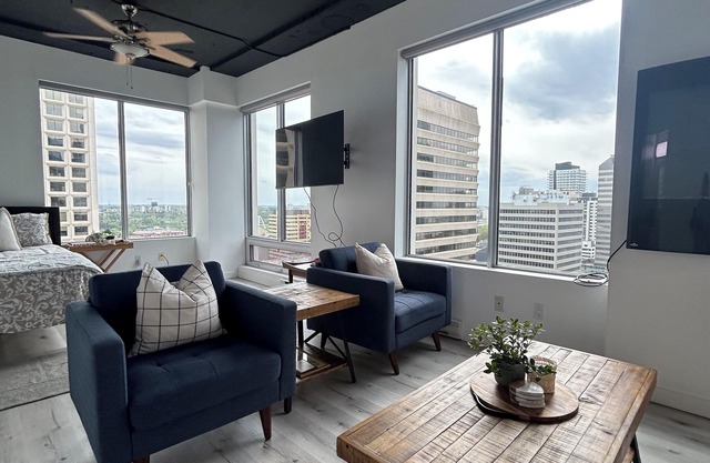 Downtown Suite - Stunning View Right in the centre of Edmonton