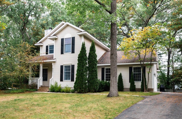 ✨ Downtown TC Charmer near East Bay | Lovely Deck | Gorgeously Renovated | 5* Location!