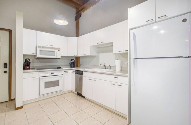 ☀️🌊 Downtown & Waterfront 2BDR Condo in Grand Haven!