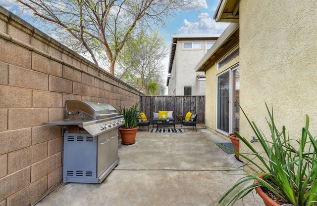 Dragon House Next to Downtown Old Town, Airport Sleep Train Arena Parks Hospital