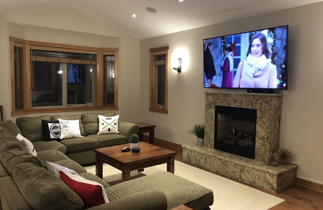 Dream Catcher - Luxury Mountain Chalet, 50 Metres from Village, Ski In/Ski Out