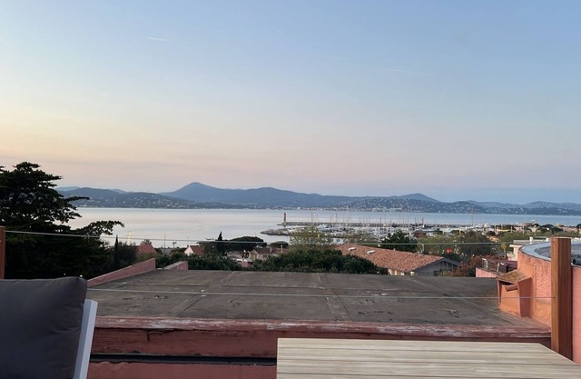 Dream flat with sea view and roof terrace in the centre of St. Tropez