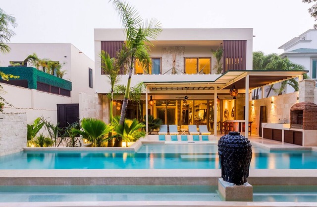 Dream House II, a Luxurious 5-bedroom villa with Swimming Pool in Playacar