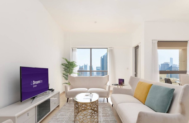 Dream Inn - 3BR Apartment with Marina View