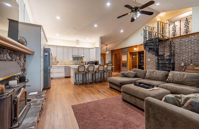 Dream Lakehouse Getaway in the Kawarthas