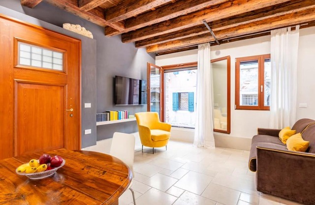 Dream's door with canal view in Venice