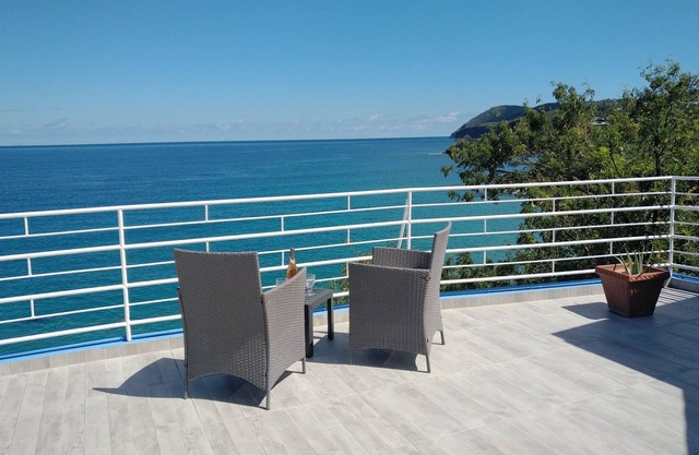 Dream stay! Large villa with swimming pool, above the beach, sea view.