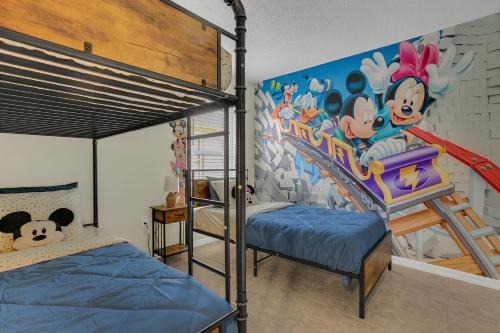 Dream Stay Orlando with a pool and home theater