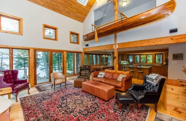 Dream Weaver privacy & stunning long lake views!