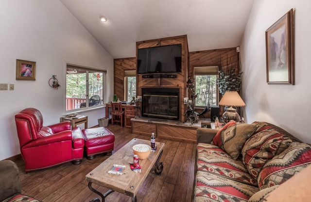 DreamCatcher | Pet Friendly + Fenced Yard