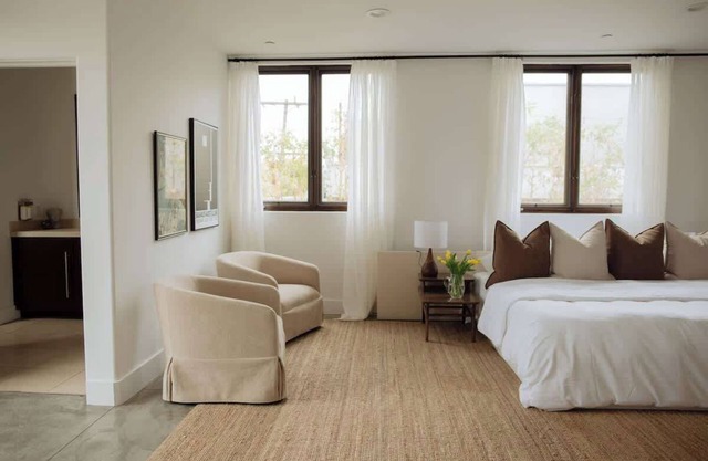 Dreamy Mid-Century Modern Pad